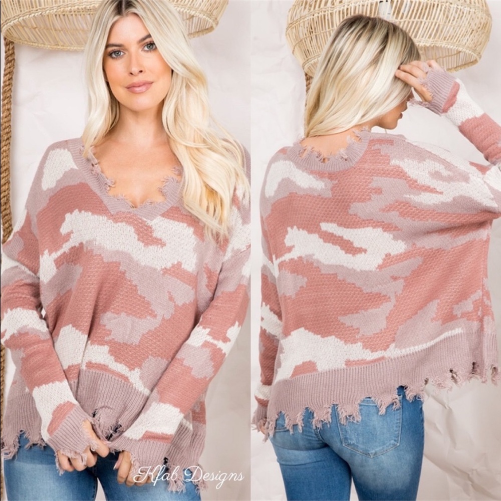 B20💗Perfect mauve+cream distressed slight oversized v-neck. Best color scheme💗